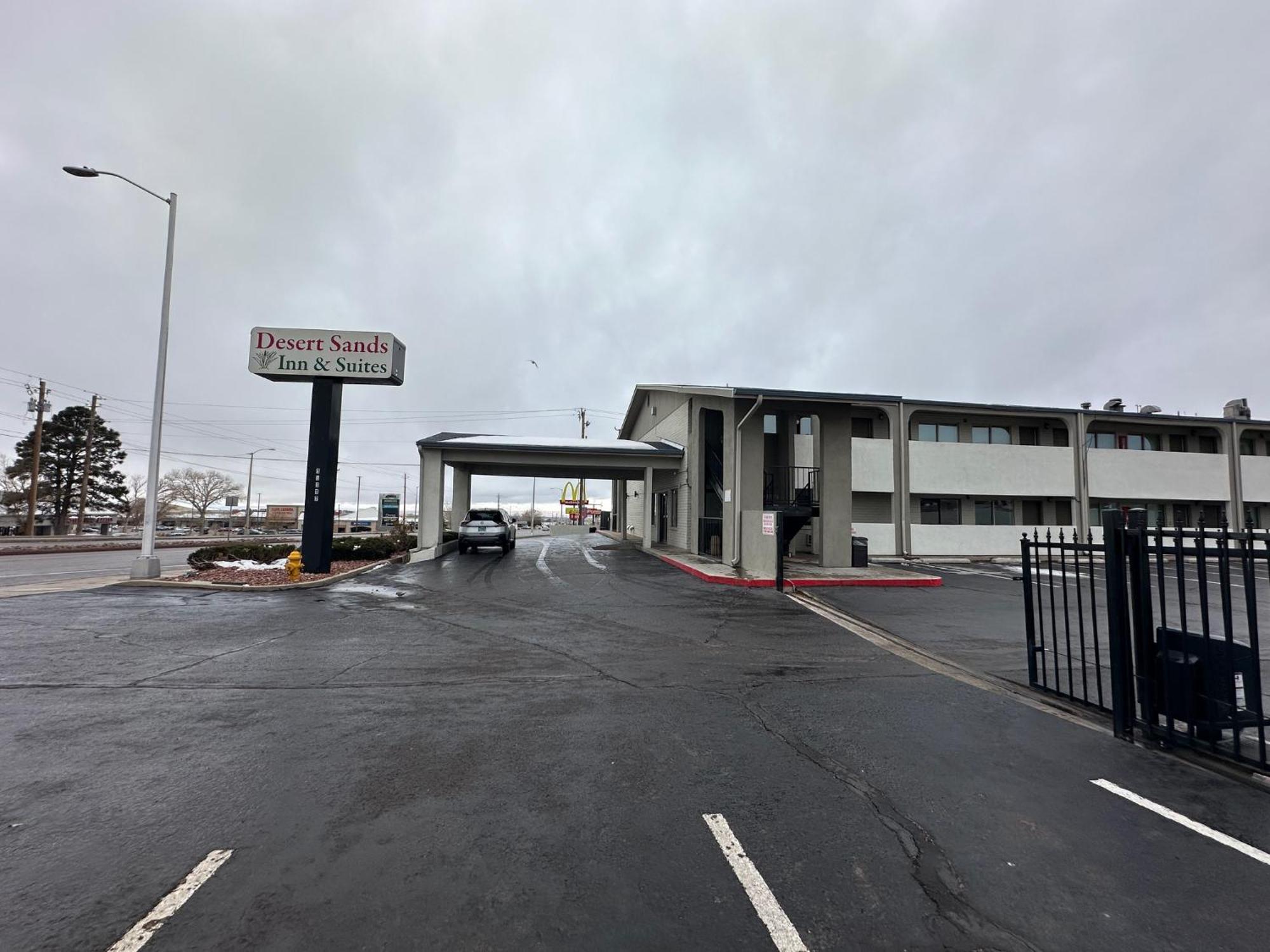 Desert Sands Inn & Suites Albuquerque Exterior photo